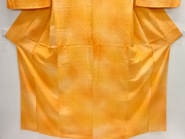  青海波模様織り出し暈し付け下げ色無地着物